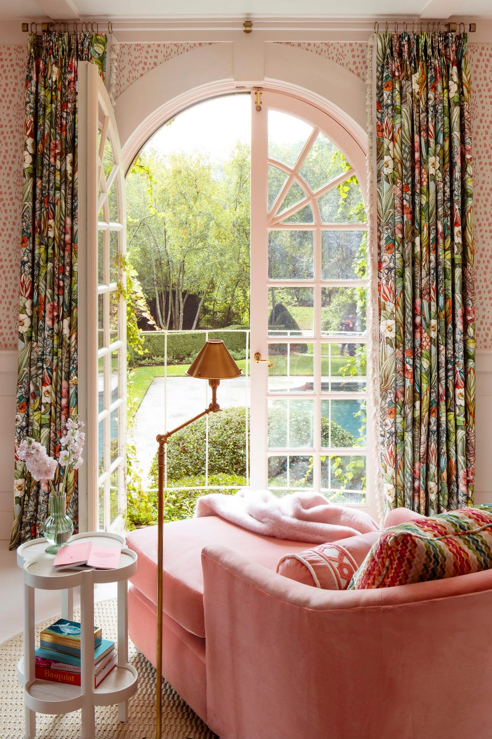 Want beautiful fall drapes for your living room? Heres how to make it look really great!