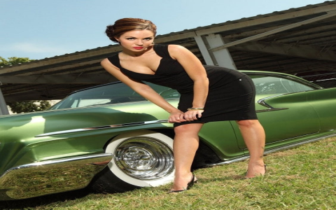 How to style 2014 clothes for a cool retro look? Easy ways to bring back that specific fashion vibe now.