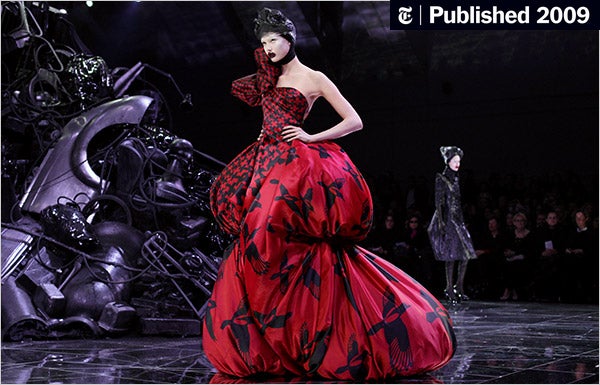 What made Alexander McQueen 2009 collections so famous? Exploring the iconic Horn of Plenty and Platos Atlantis.