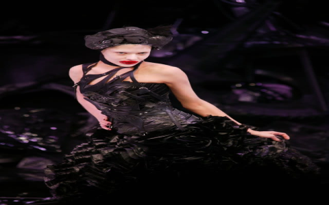 What made Alexander McQueen 2009 collections so famous? Exploring the iconic Horn of Plenty and Platos Atlantis.