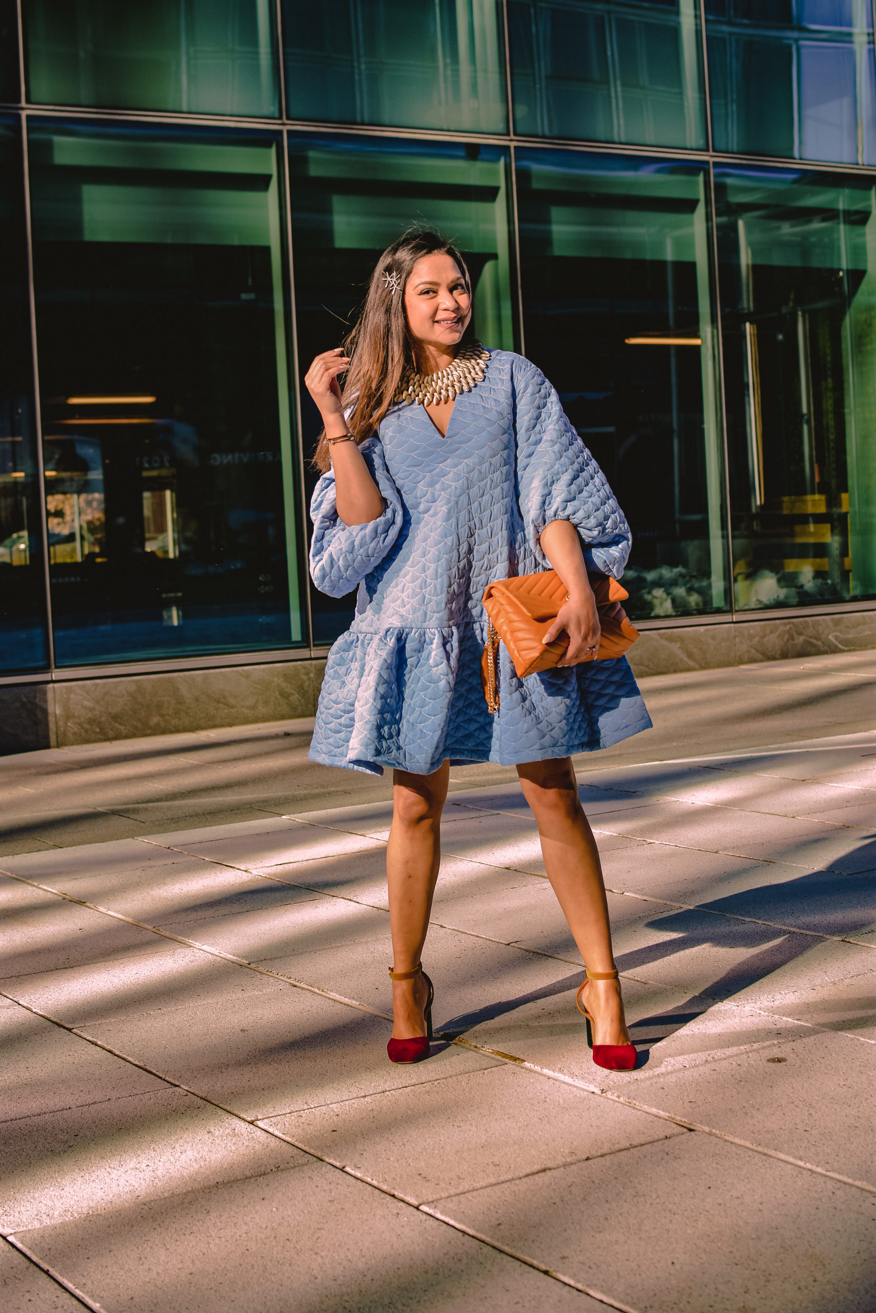 How to truly rock the oversized style? Easy tips for achieving that cool and comfy modern look.