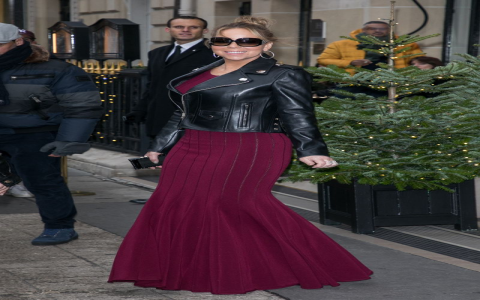 Want Mariah Carey fashion style best outfits inspiration? See her most iconic and unforgettable looks right here.