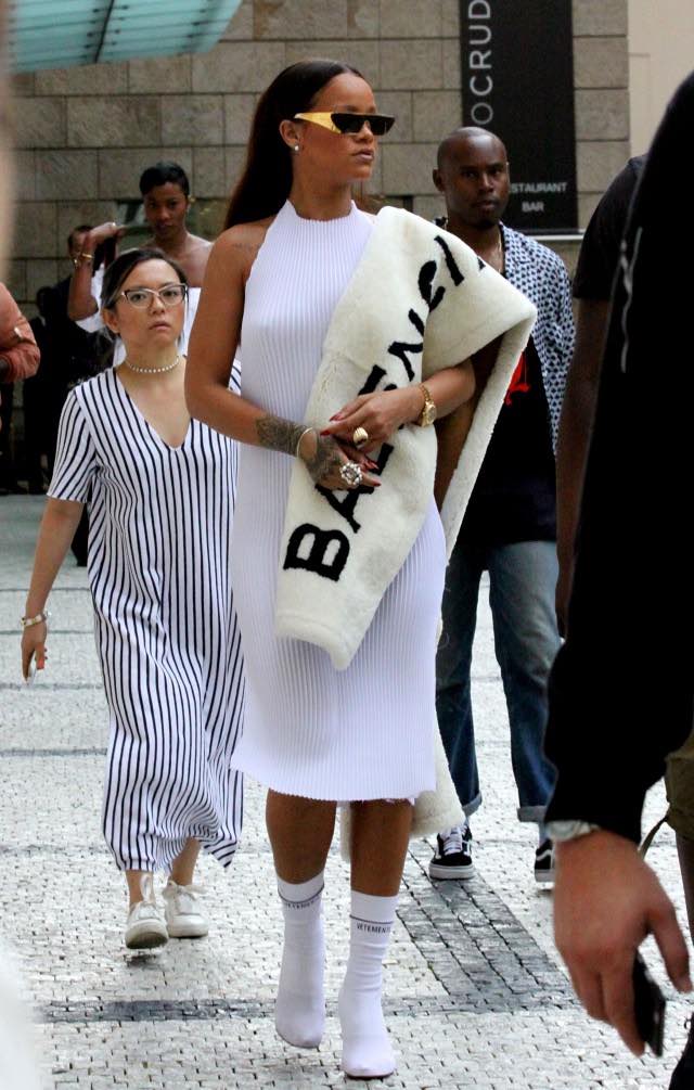 The ultimate guide to awesome Rihanna style street fashion (See her best outfits and learn how)