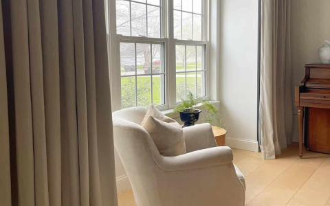 Want beautiful fall drapes for your living room? Heres how to make it look really great!