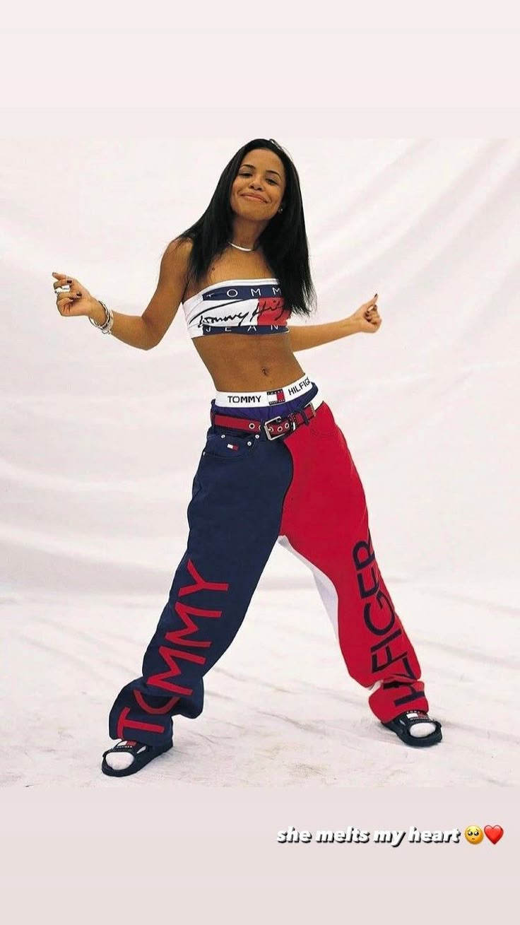 Aaliyah fashion 90s: Key looks.