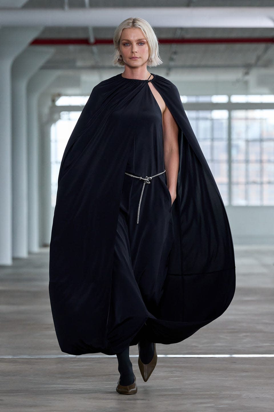 Capes in Fashion: A Timeless Style for Every Occasion