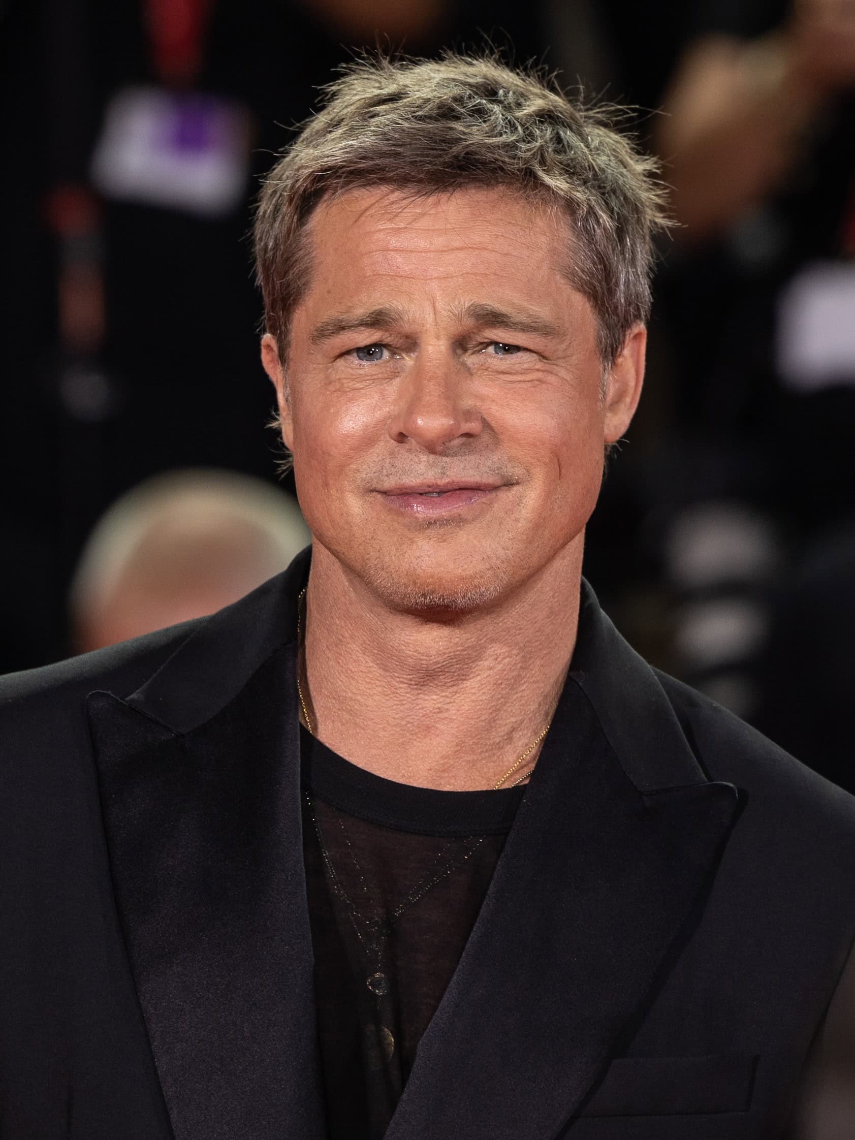 Brad Pitt Shirt: Get The Look and Iconic Style Guide