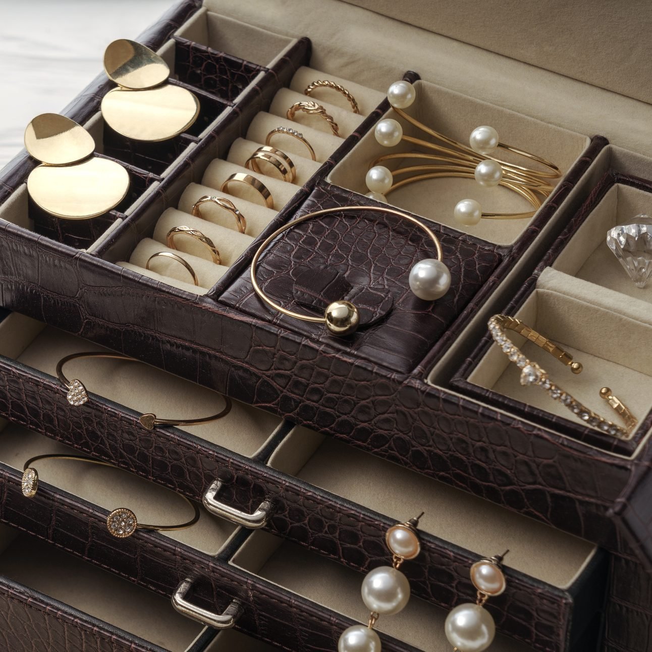 collection of jewels storage ideas: smart ways to organize your treasures
