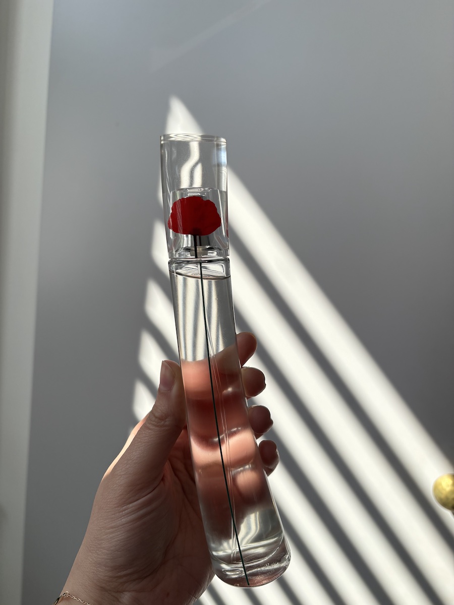Wondering about Flowers Kenzo perfume? It is a truly classic and beautiful scent loved by many people.