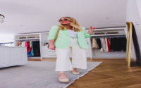 How to wear an emerald green silk blouse? These fashion tips will help you look amazing.