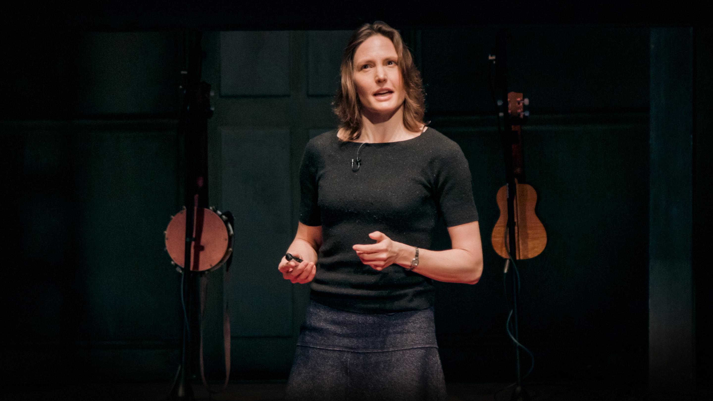 Why is Helen Czerski so popular? (She makes tricky physics and ocean science very clear for everybody)