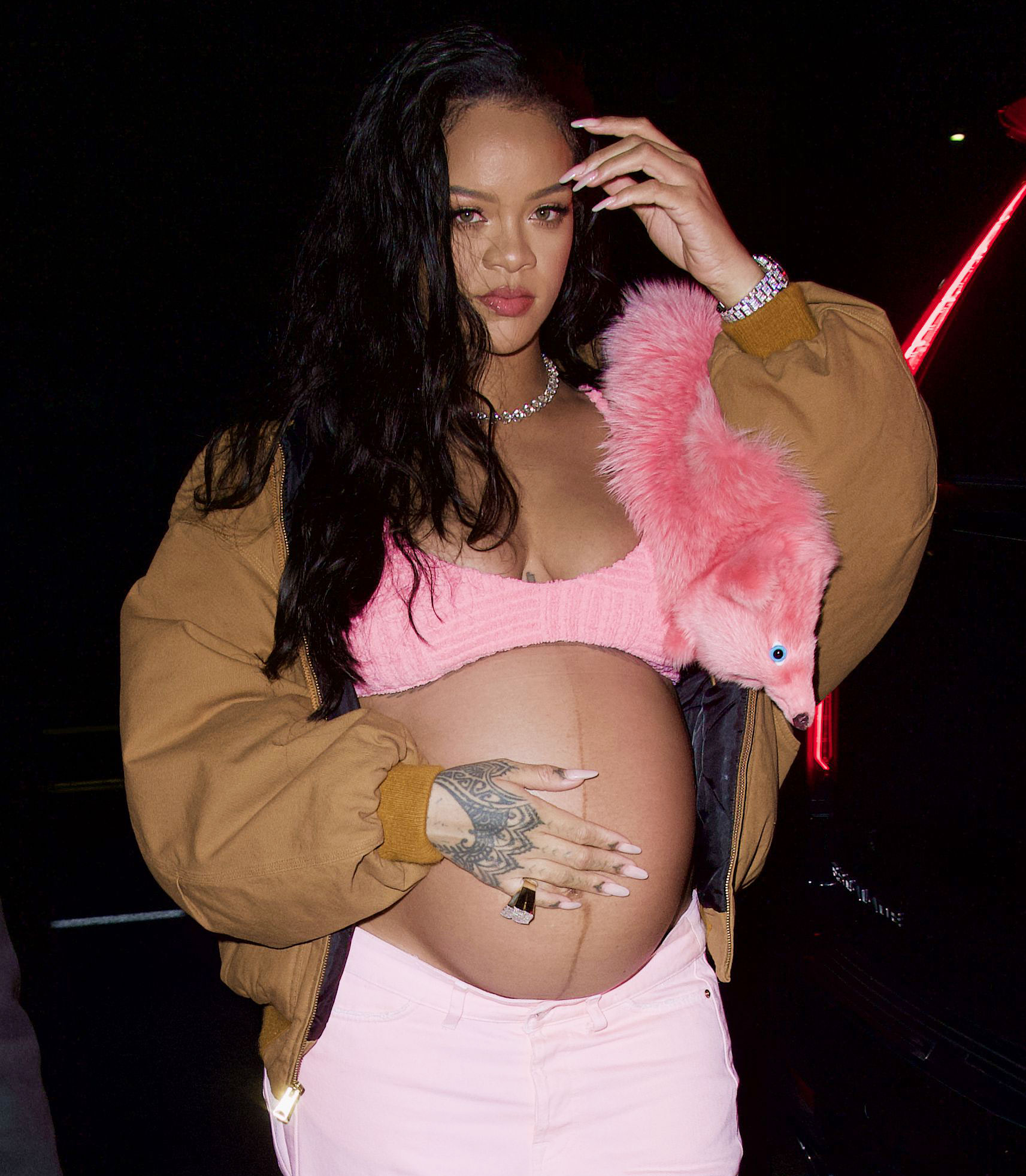 Is Rihanna pregnant? Weve got the scoop on those bump photos!