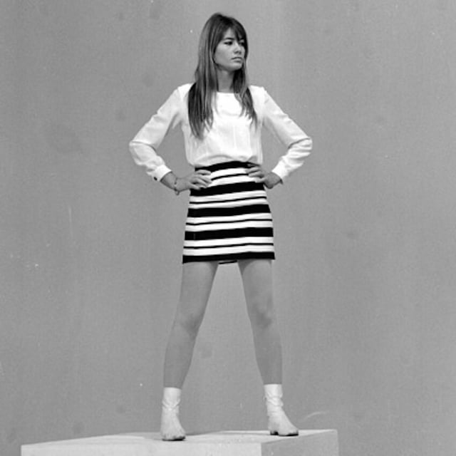 What was singer françoise hardys height? we checked the facts