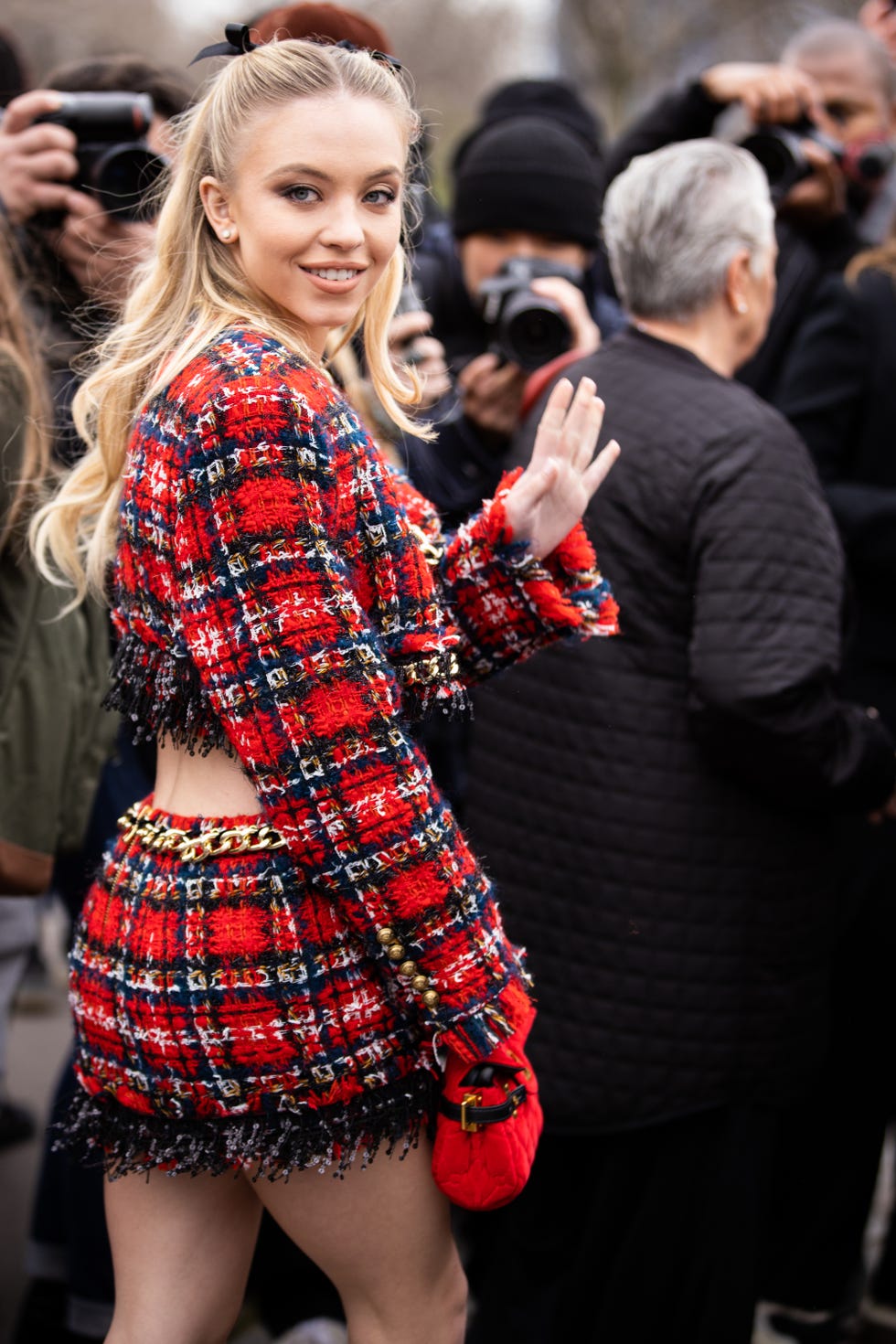 Where to find the best Sydney Sweeney outfits? Check out these cool stores for her unique style.