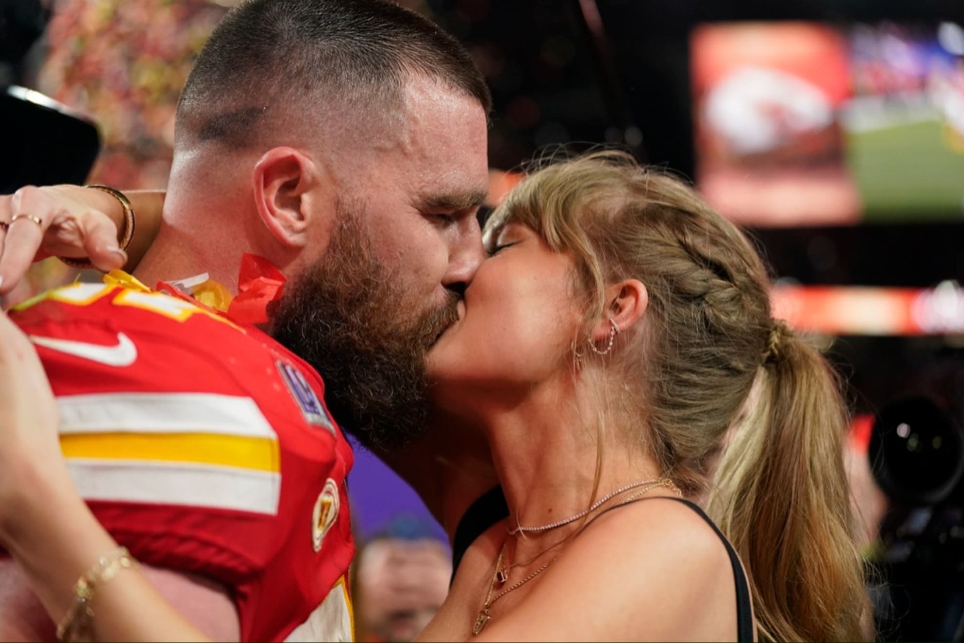Is Taylor Swift married to Travis Kelce? The answer is inside.