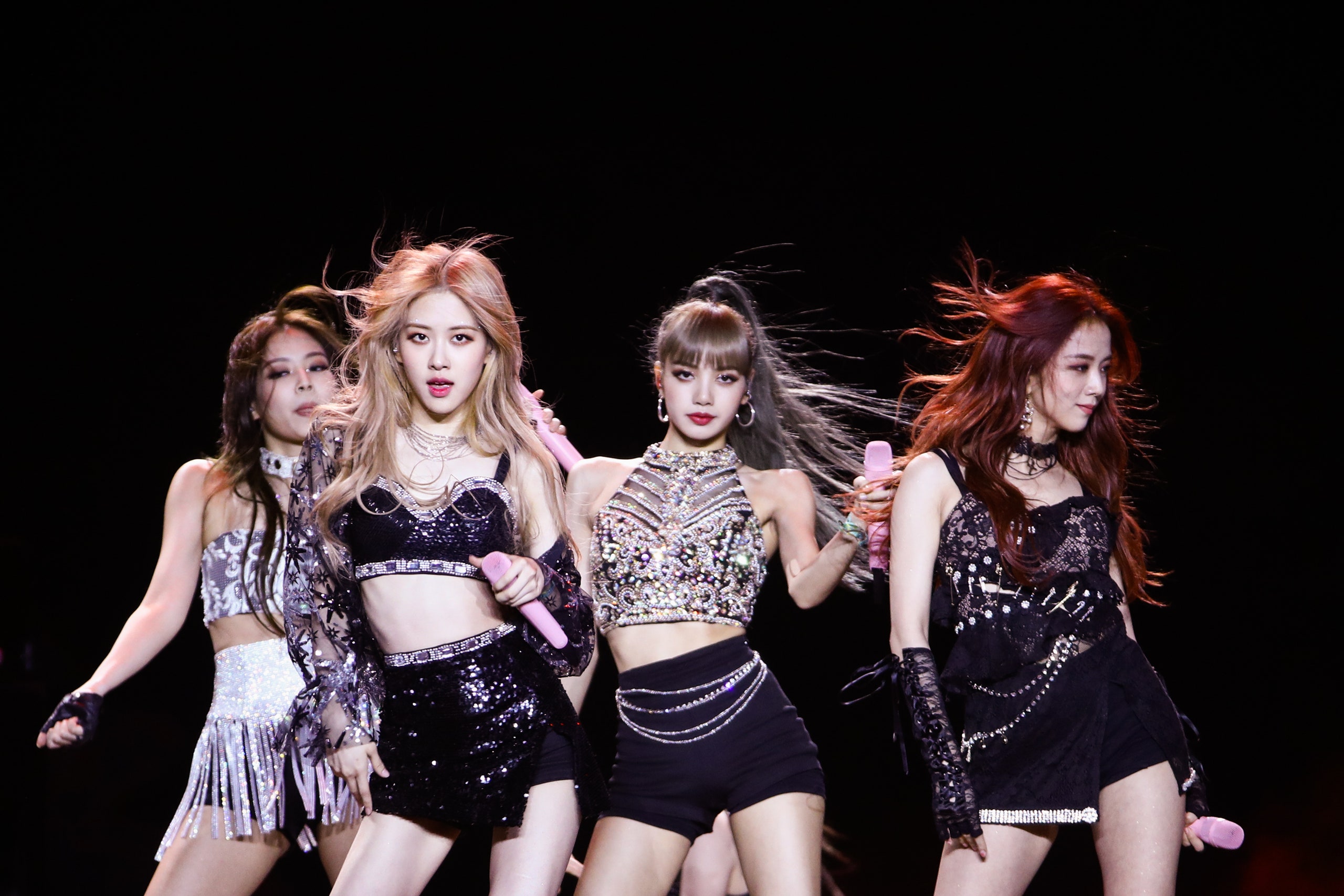 What to Wear Like Blackpink? Kpop Outfit Guide for Beginners