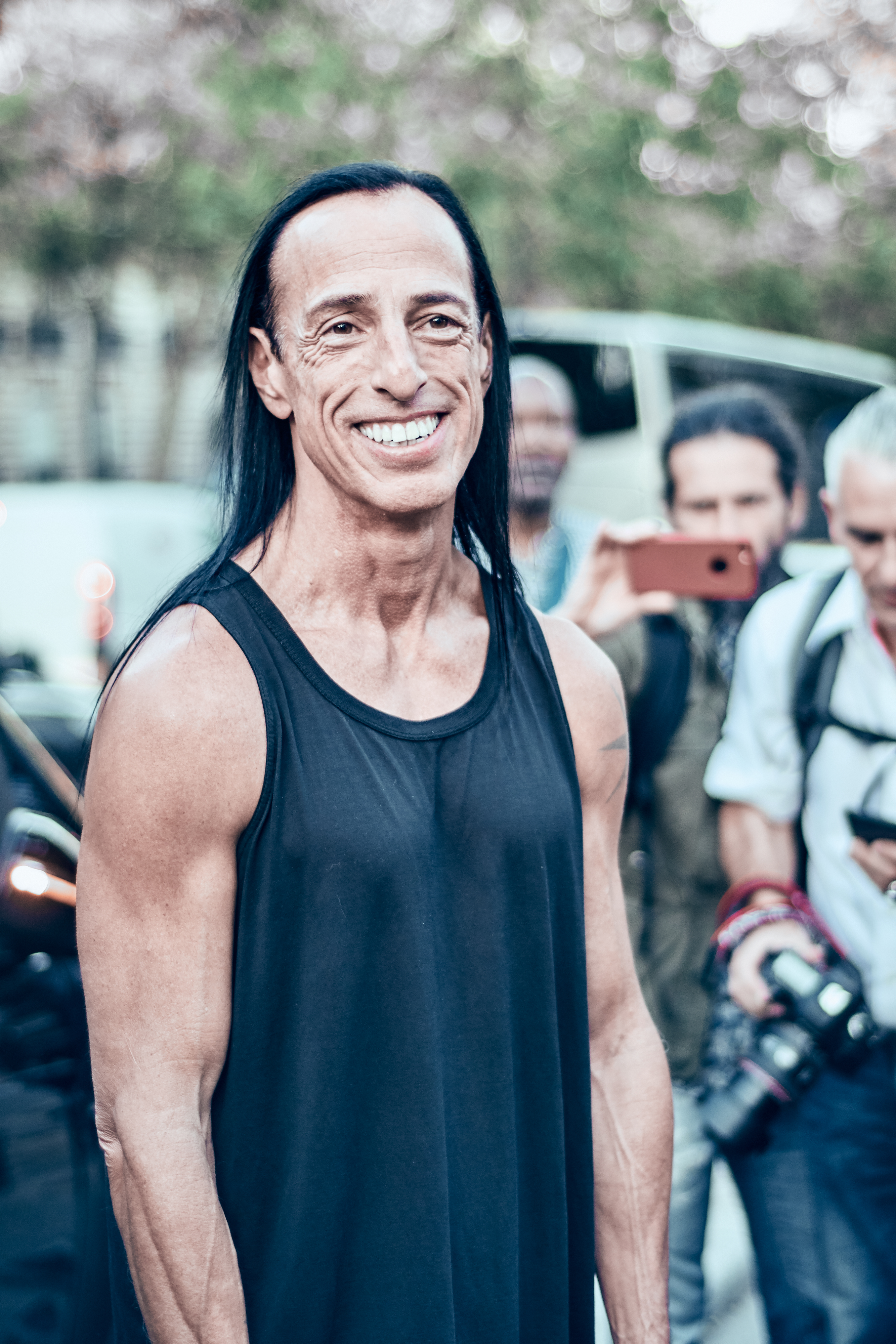 Why is Rick Owens art so famous? Learn about its impact on fashion and modern design.