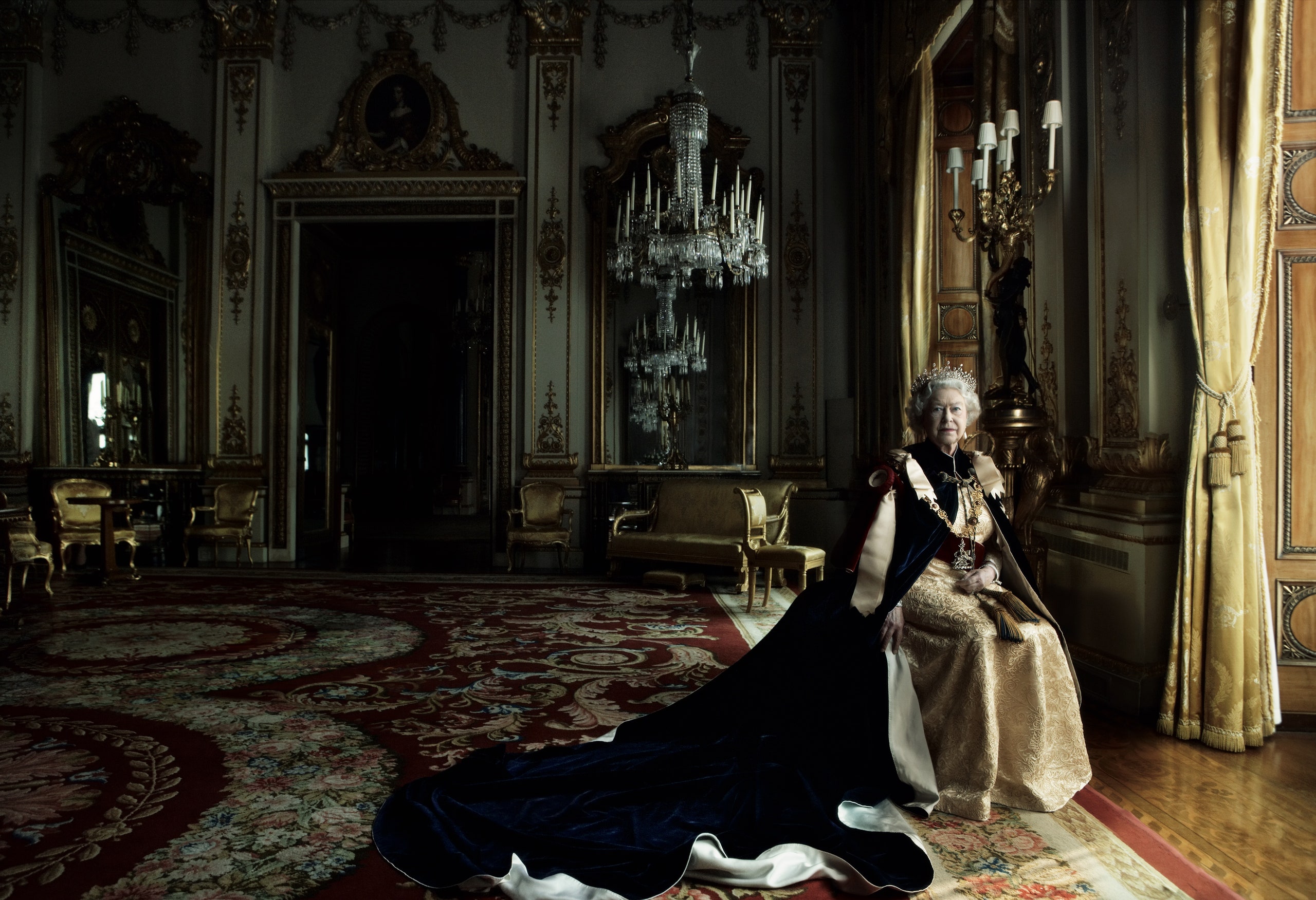What makes Annie Leibovitz photography Queen Elizabeth timeless? A look at these historic royal photos.