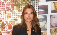 How did the elizabeth hurley black dress versace change red carpets? (Explore its lasting impact)