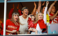 Why is everyone talking about Travis Kelce gf? Discover the main reasons for her popularity.