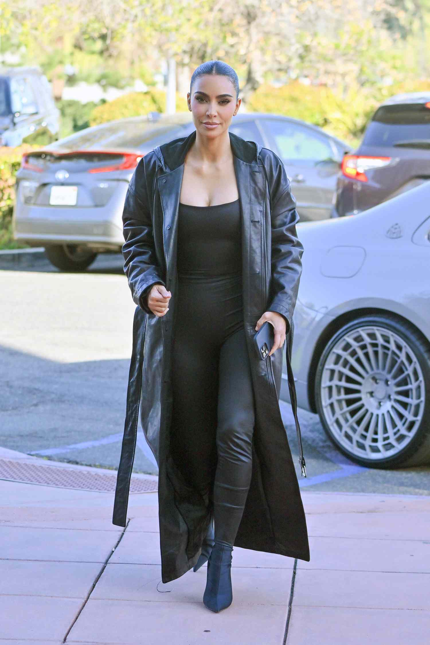 How to Style Kim Kardashian Spandex Outfits (Easy Tips for a Super Cool Look)