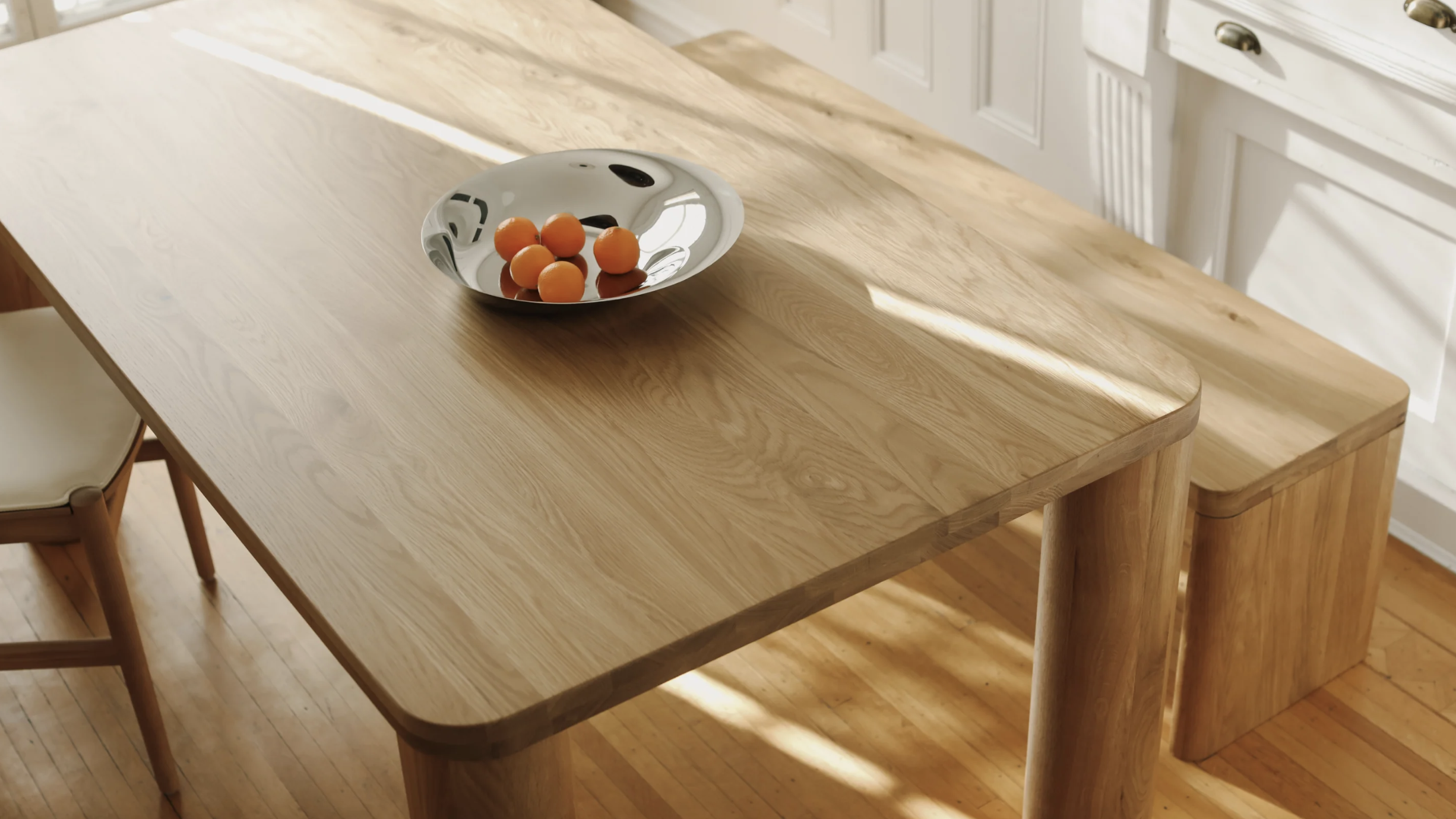 What makes the sundays field dining table so popular? Discover its simple charm for your home.