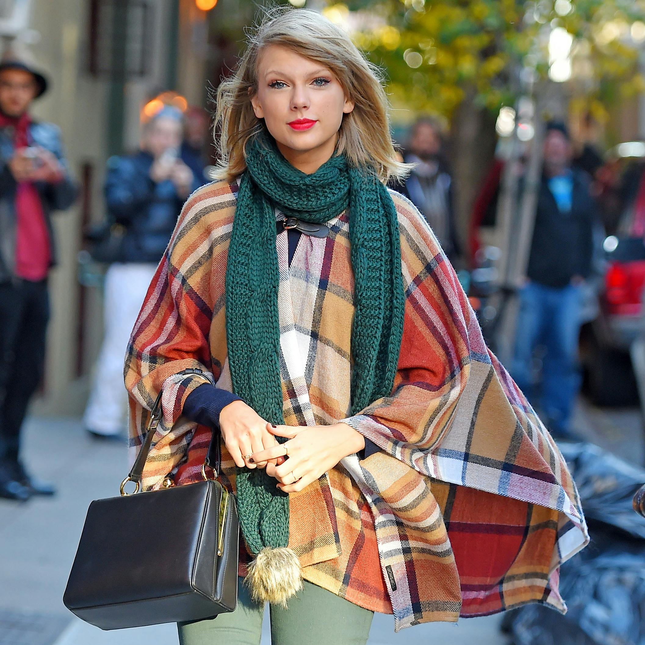 Looking for Taylor Swift fall fashion inspiration? See her top autumn outfits you will love.