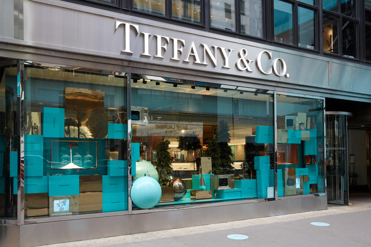 Exploring tiffany and co rivals: A simple guide to other major players in the fine jewelry market.