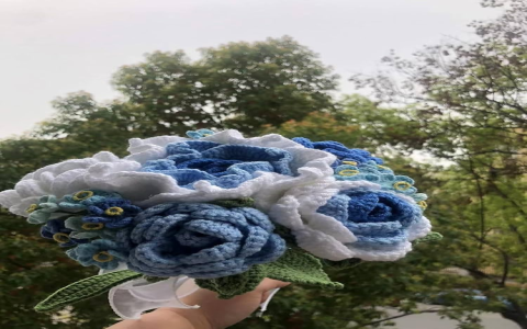 Where to buy a crochet bridal bouquet? We found the best shops for your unique handmade flowers.