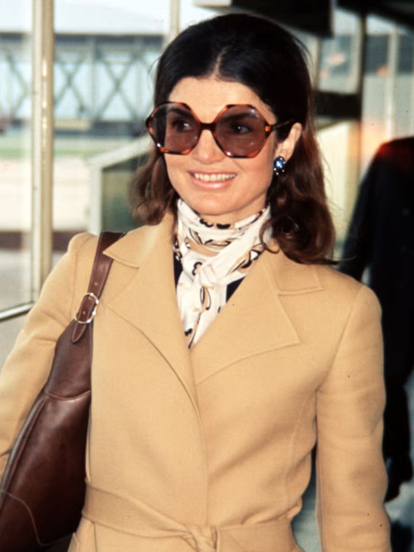 How to get Jacqueline Kennedy Onassis style? (Easy ways to achieve her classic fashion!)