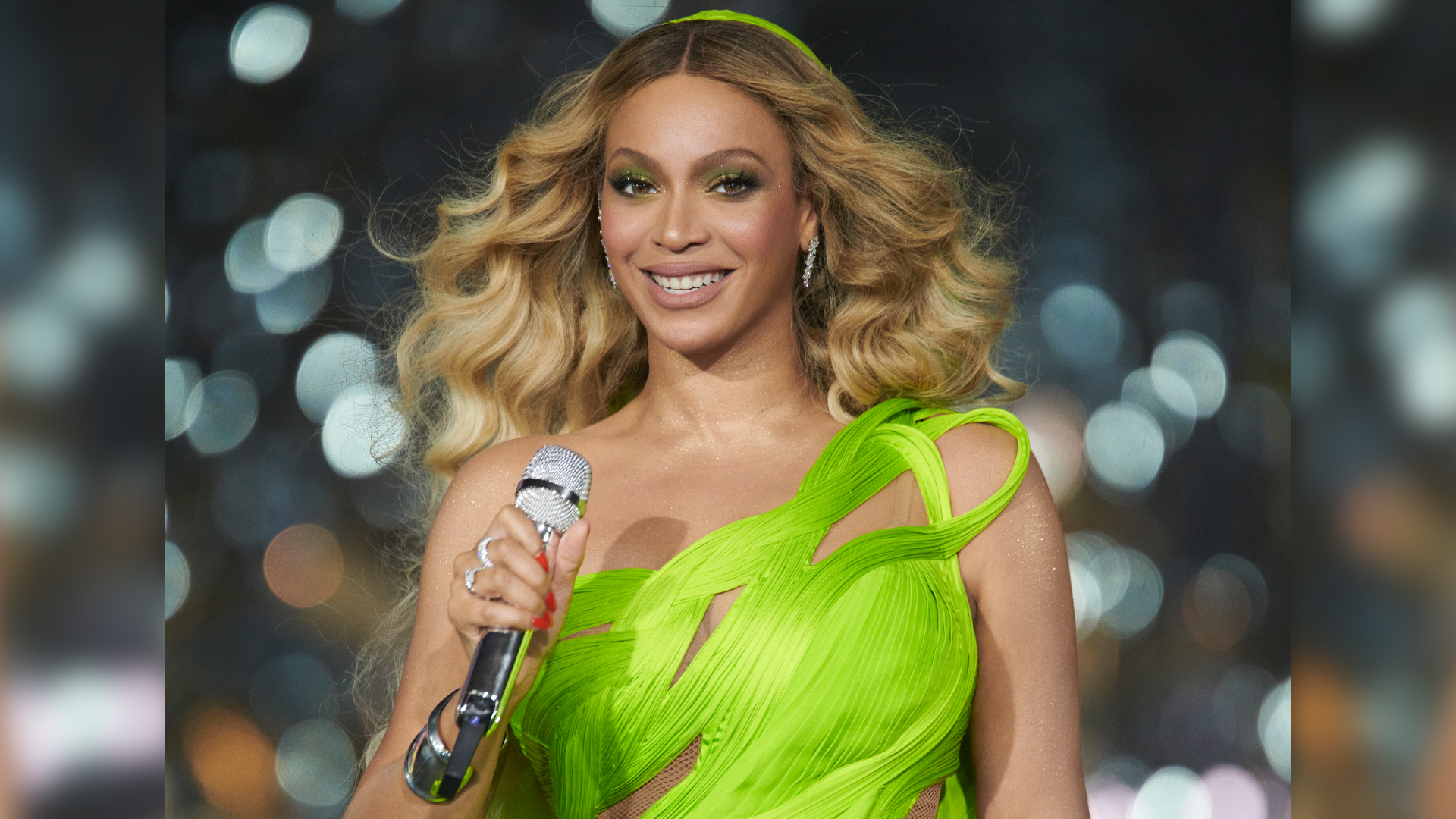 Why is the Beyonce green dress so iconic? (Learn about its fashion impact and history)
