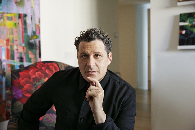 Many wonder, does Isaac Mizrahi have cancer? We explore the facts behind the online talk.
