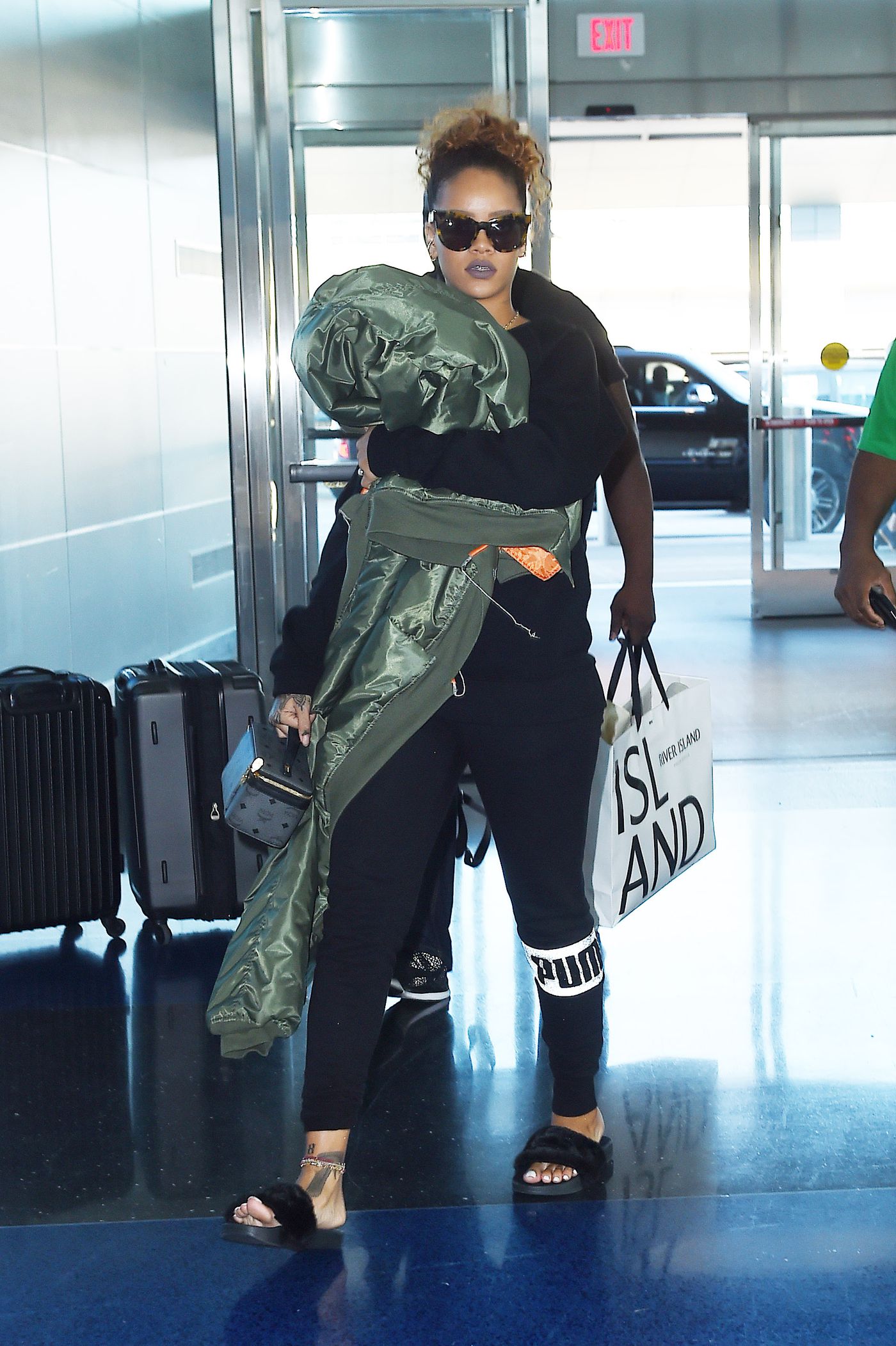 Why is celebrity airport fashion a big deal? Understand the hype behind these looks!