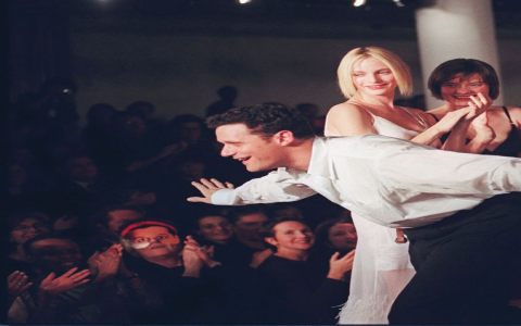 Many wonder, does Isaac Mizrahi have cancer? We explore the facts behind the online talk.