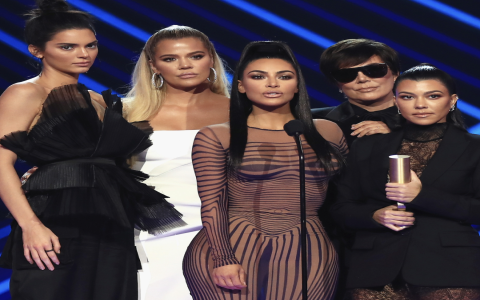 Real Story Behind Kourtney Kardashian Nude Pics Leaked Rumors