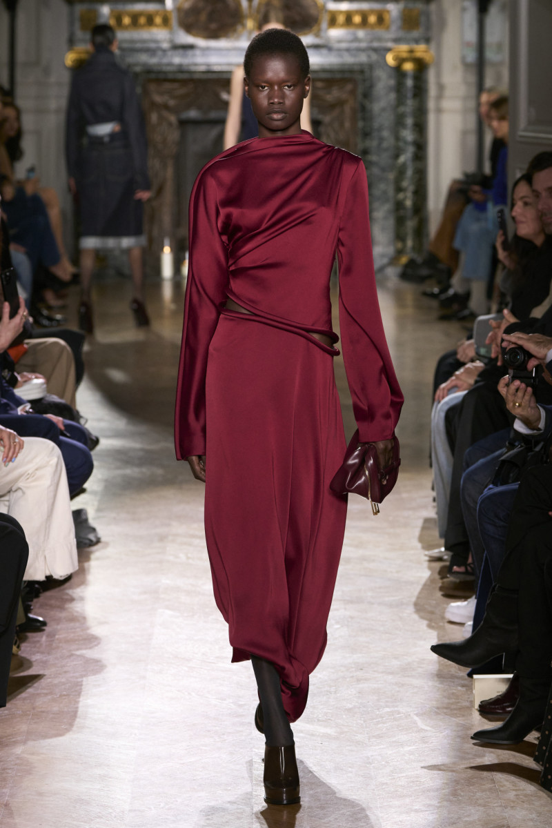 Victoria Beckham Fall 2024 Trends What to Wear This Season