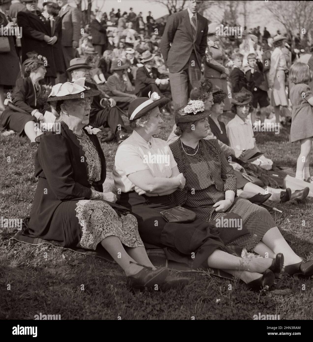 Best 1940 Photos Collection? Explore High Quality Historical Visuals Here!