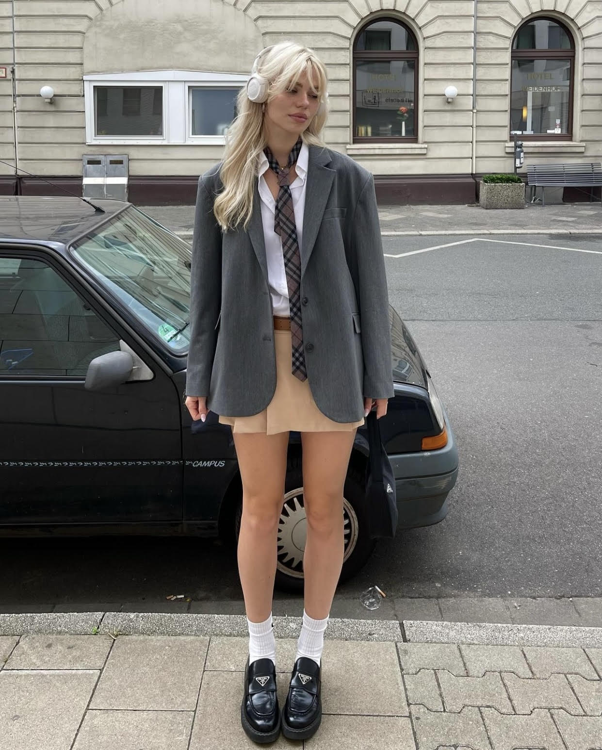 What is preppy aesthetic 2024? Simple guide to top trends and styles!