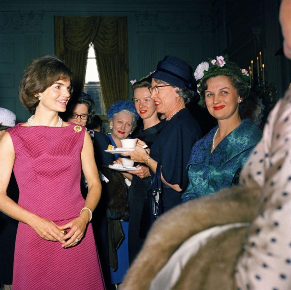 Jackie Kennedy Fashion or Modern Style? See Why Her Look Wins Today!