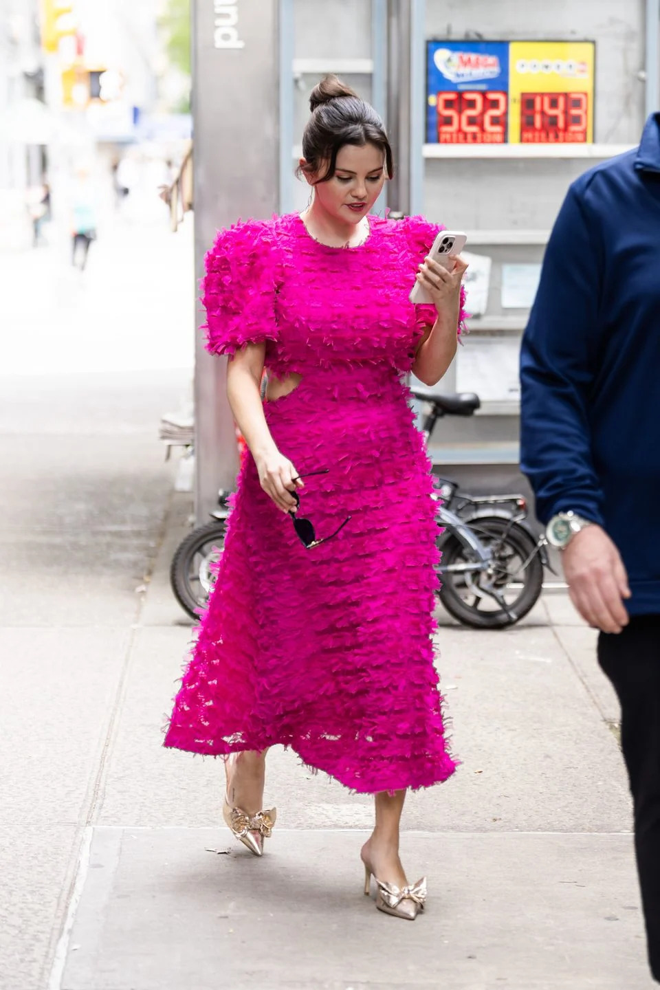 How did Selena Gomez wear pink dress? (Simple styling ideas you can try now)