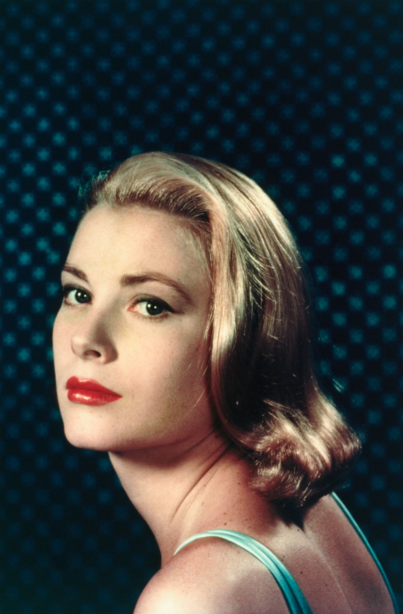 How to find older Grace Kelly photos? Easy ways online.