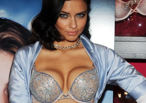 Huge Breast Models in Photos Look Amazing Change Your Style Easily