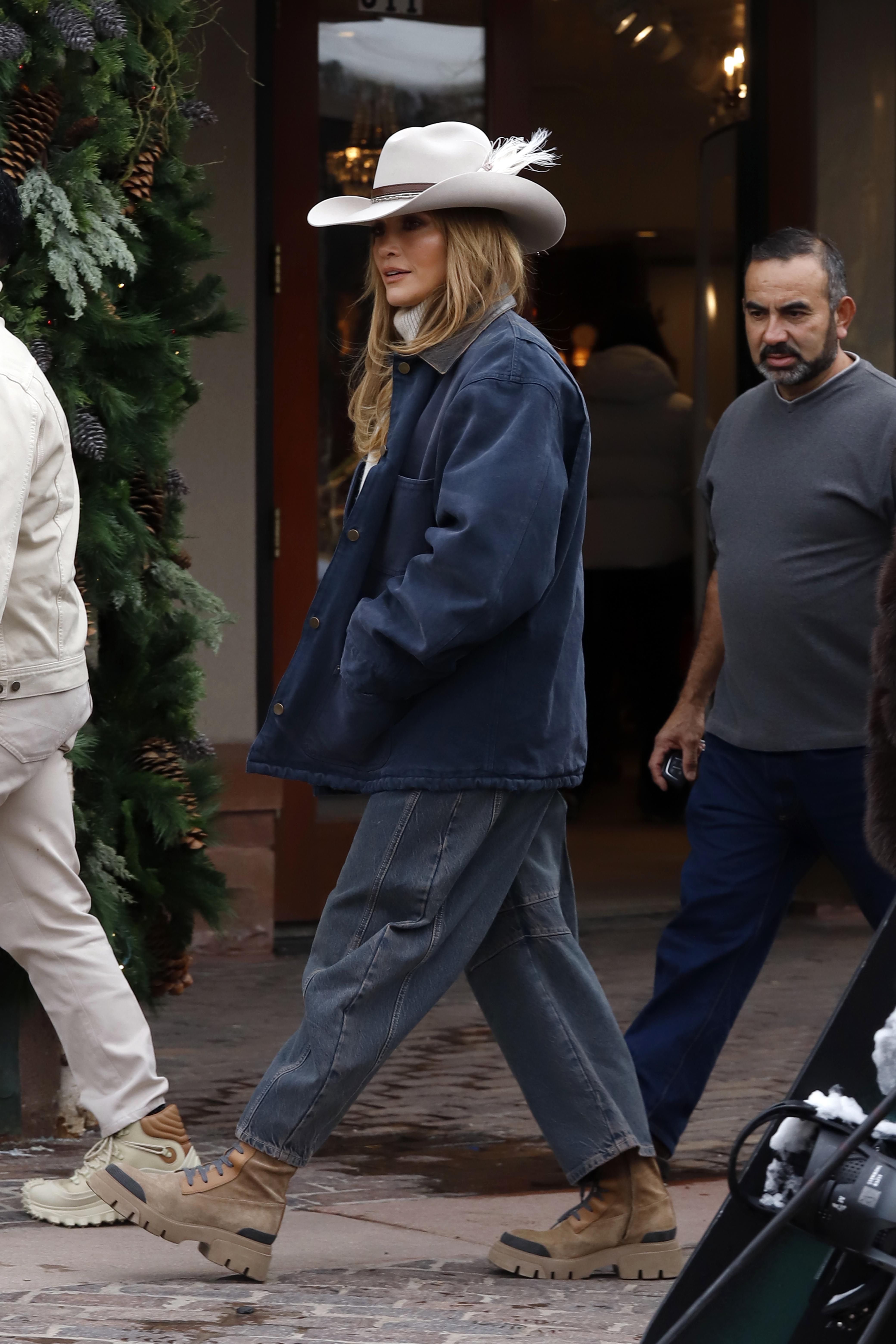 Copy Jennifer Lopez Outfit: Her Aspen Vacation Western Fashion Ideas You Can Try