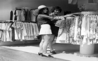 Shopping for 1970s dress wear? (Guide to finding great deals online)